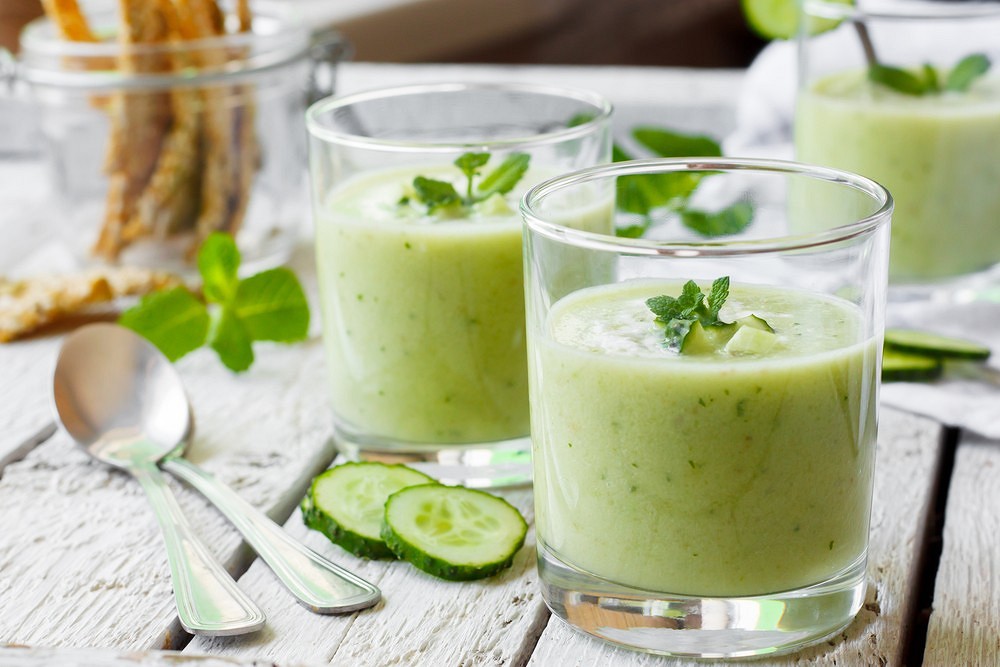 Вкусный и полезный: 5 рецептов смузи для здоровья кишечника